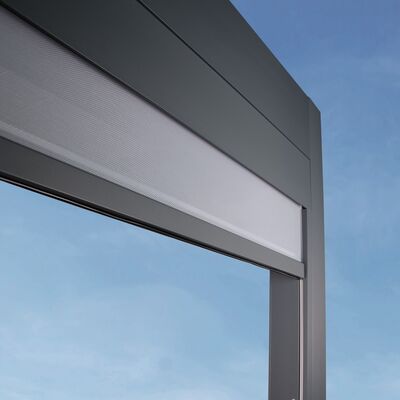Nahaufnahme eines integrierten Zip-Screens in einer Pergola