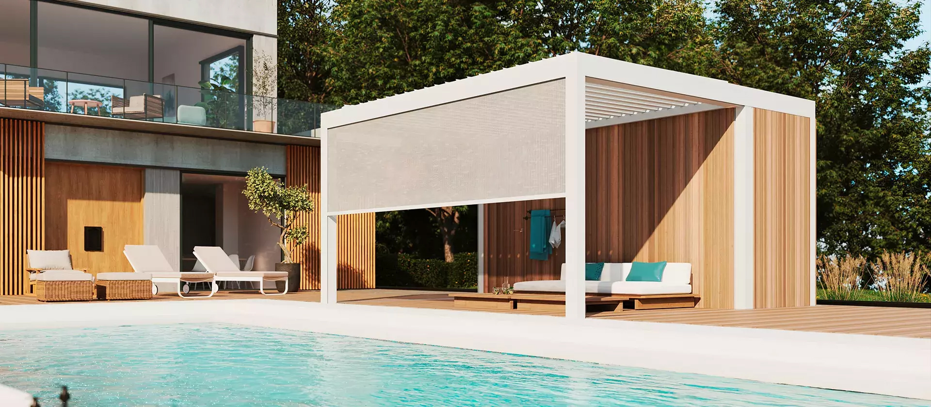 weiße Pergola mit kombiniertem Lamellen-Glas-Dach und Textilscreens als Überdachung einer Terrasse mit Pool